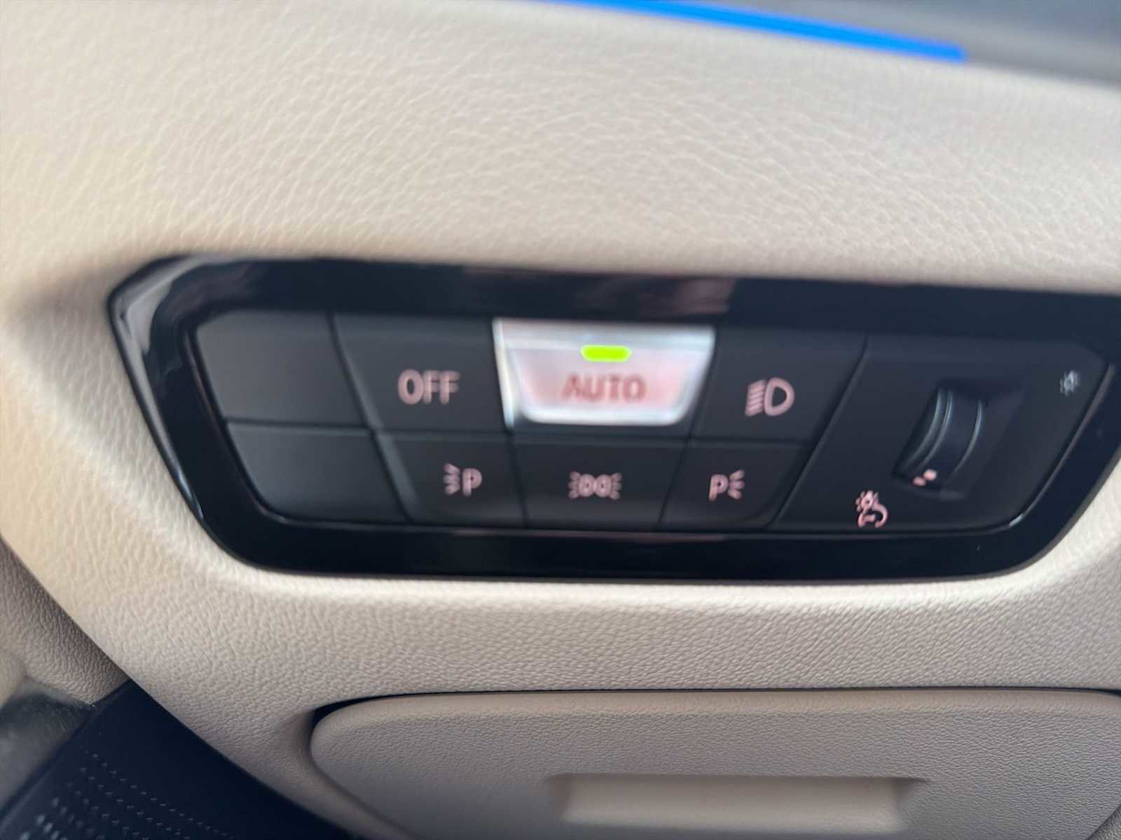 Used 2021 BMW 330e xDrive w/ Premium Package image 22