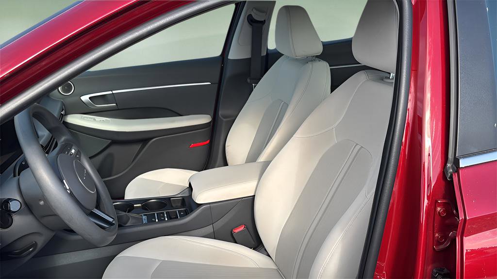 Certified 2025 Hyundai Sonata SE image 14