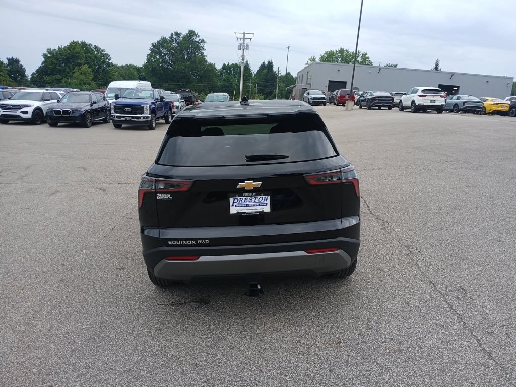 Used 2025 Chevrolet Equinox LT AWD/4WD image 4