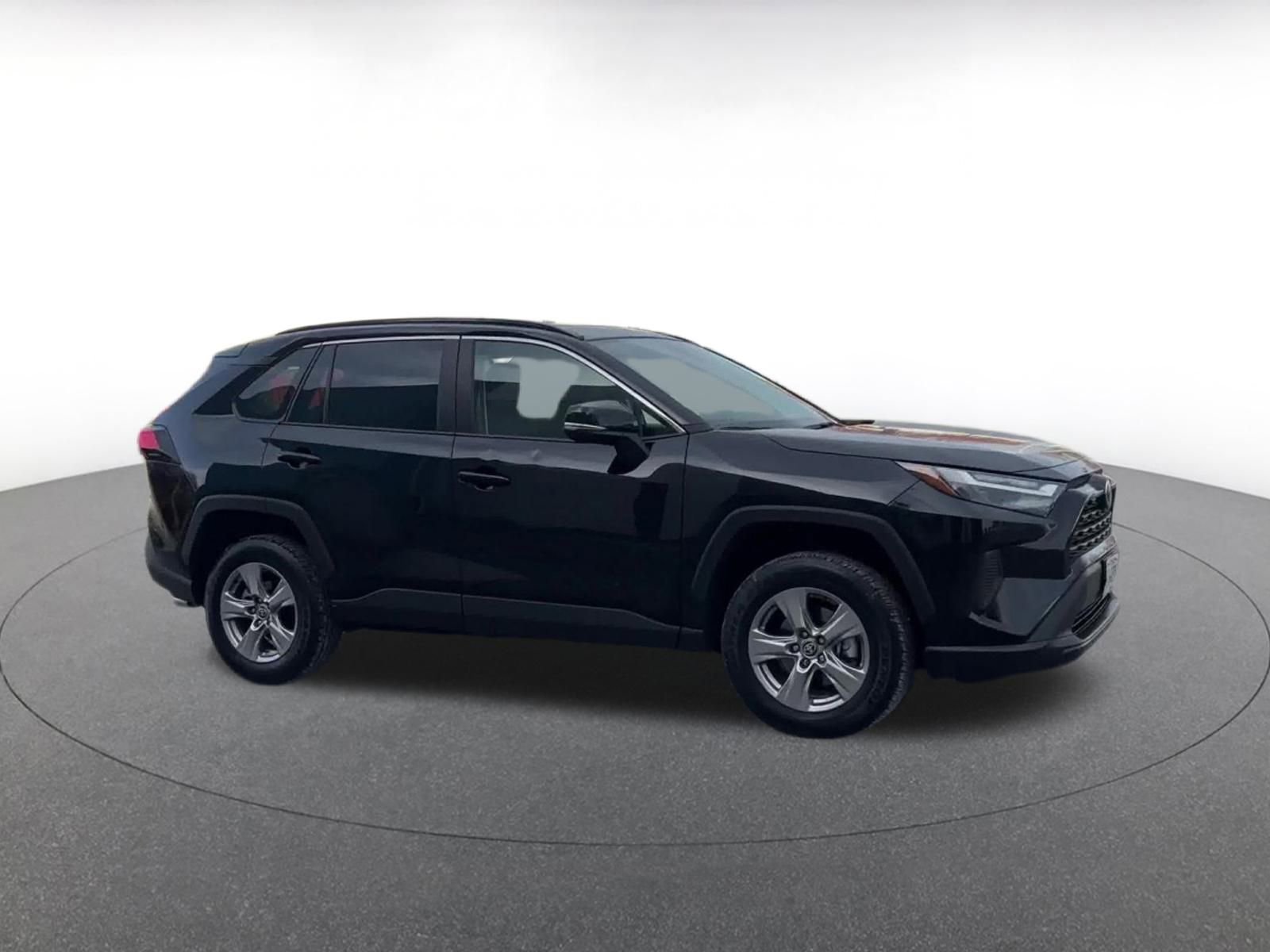 Used 2025 Toyota RAV4 XLE video 2