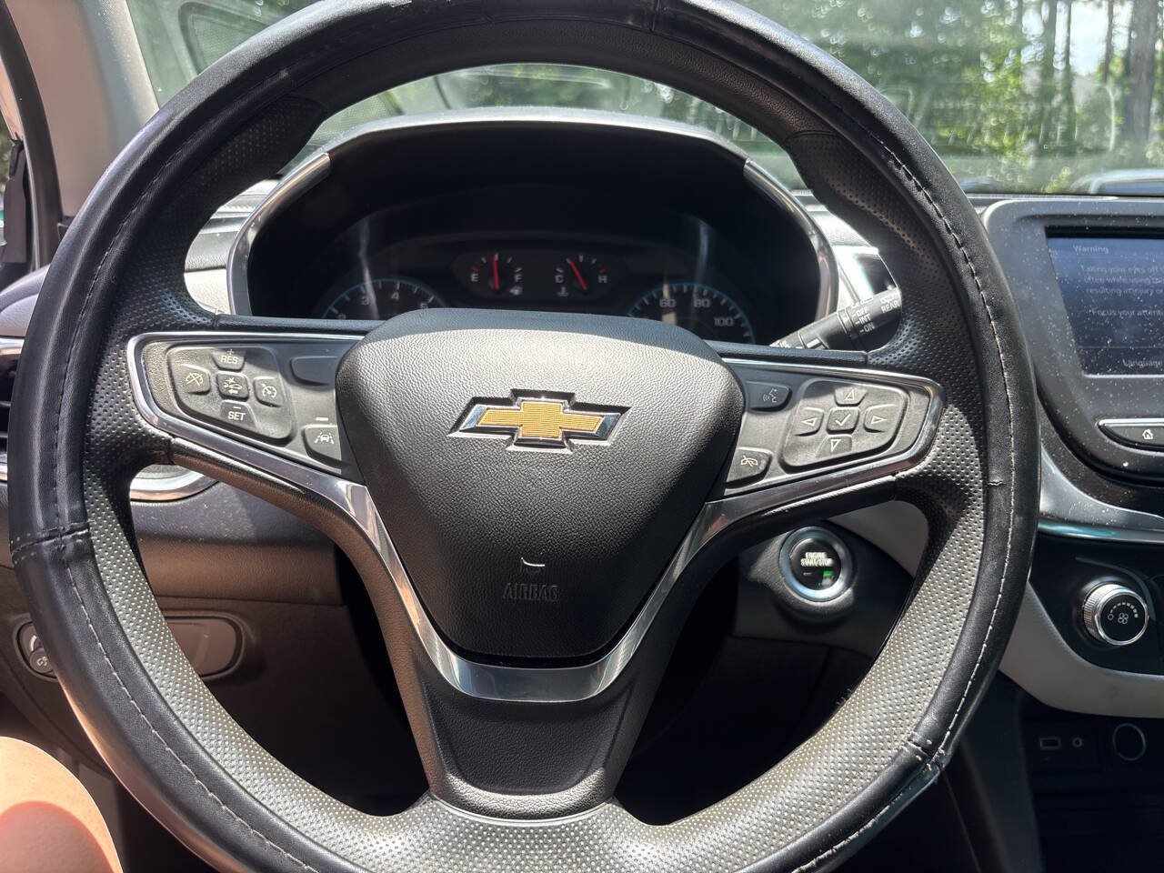 Used 2020 Chevrolet Equinox LS w/ LS Convenience Package FWD image 11