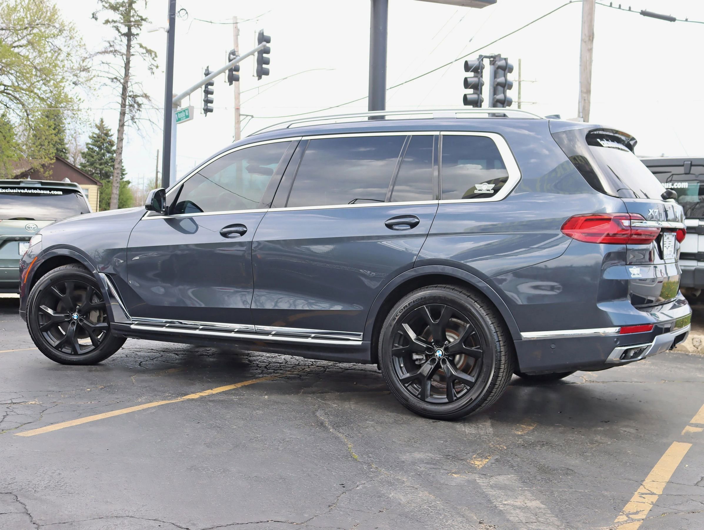 Used 2019 BMW X7 xDrive40i w/ Premium Package AWD/4WD image 12
