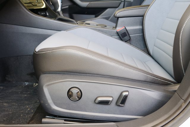 New 2025 Volkswagen Jetta SE image 11