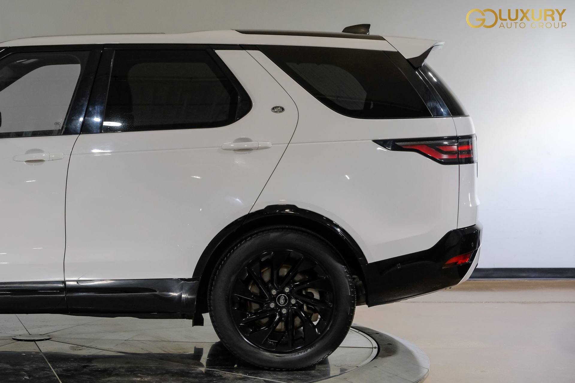 Used 2023 Land Rover Discovery S R-Dynamic AWD/4WD image 15