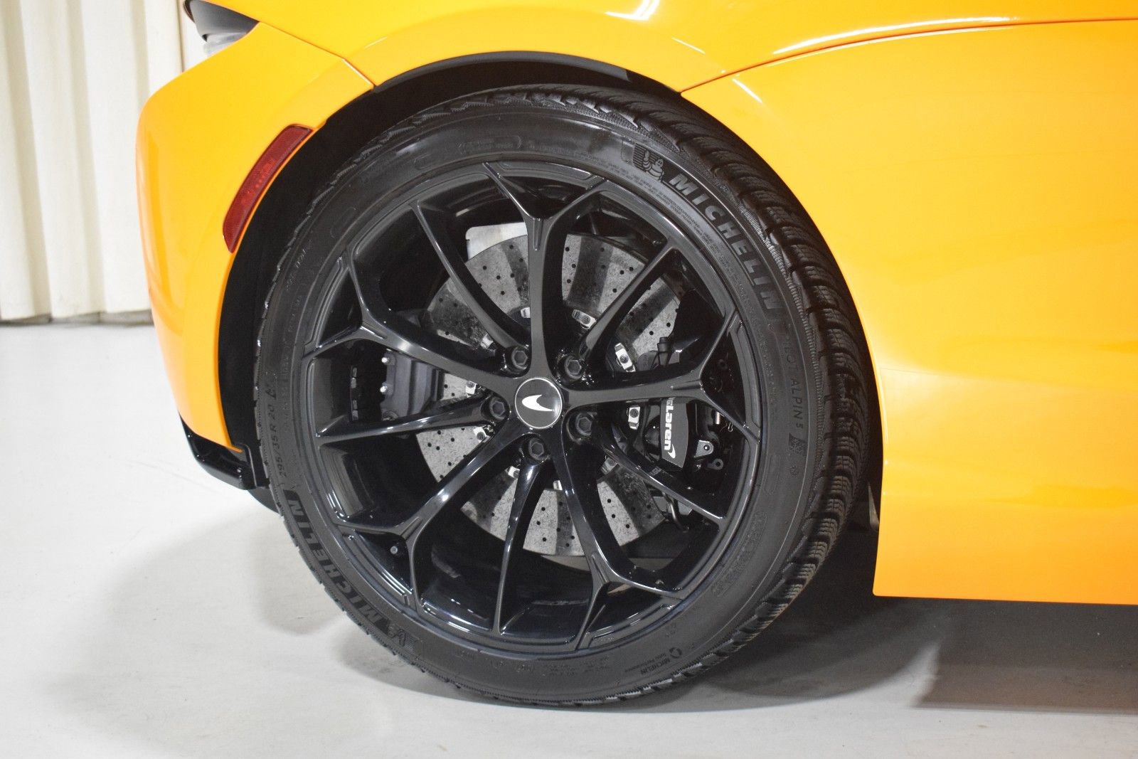 Used 2024 McLaren Artura image 14