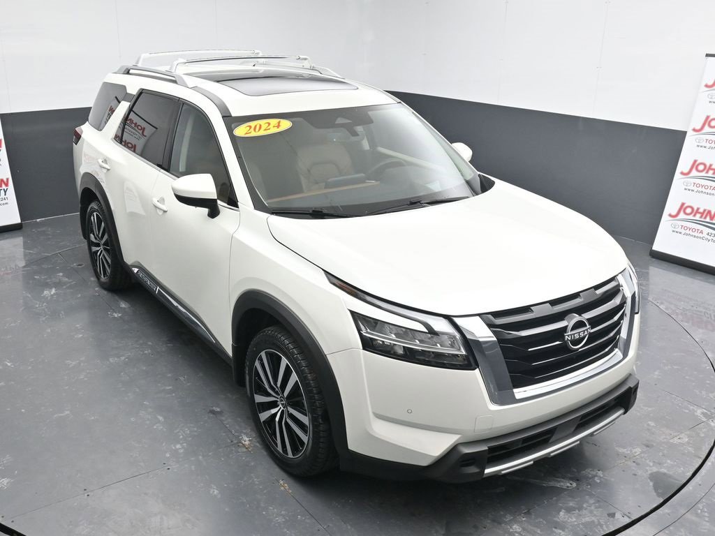 Used 2024 Nissan Pathfinder Platinum w/ Cargo Package image 27