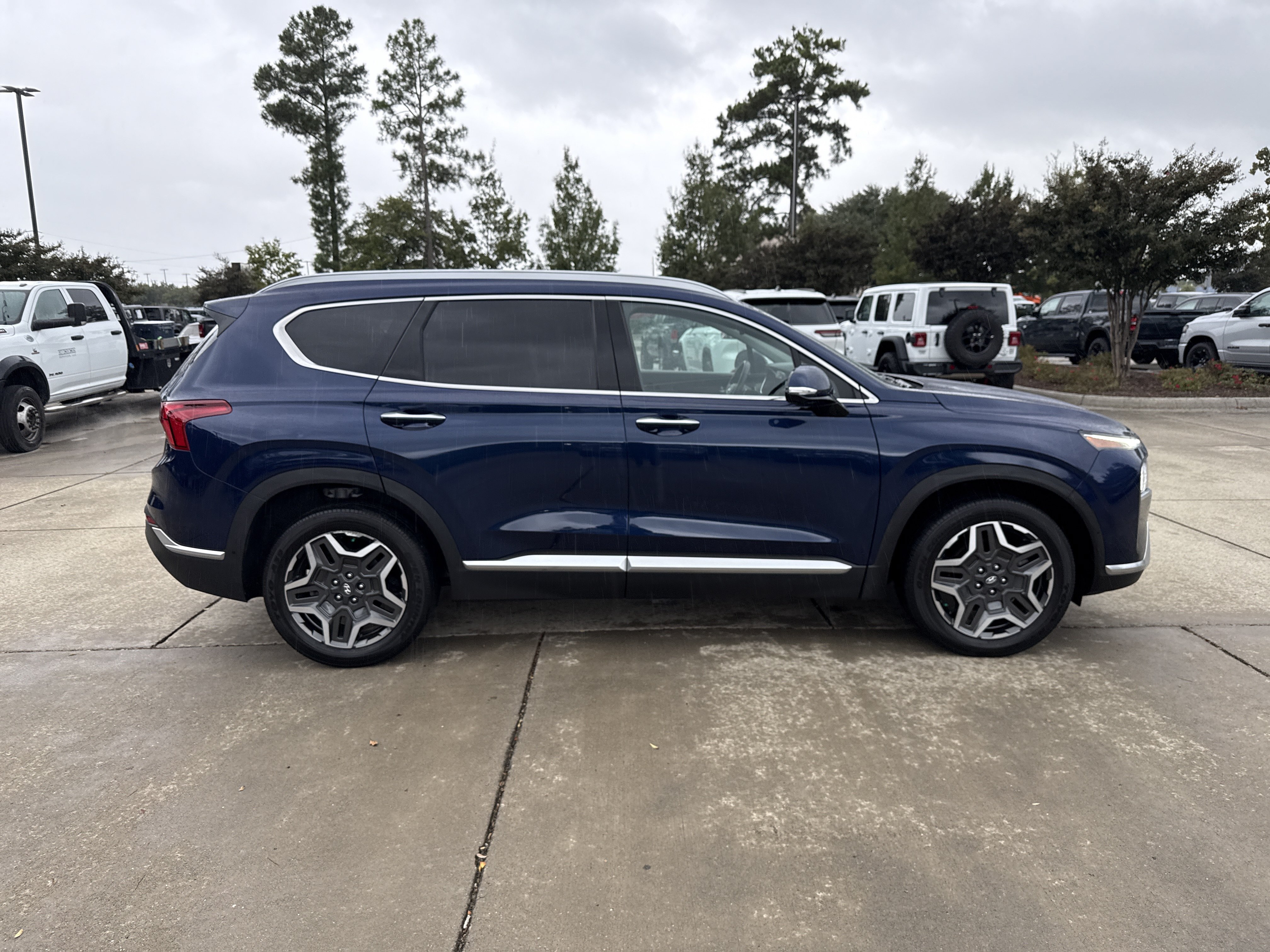 Used 2021 Hyundai Santa Fe Limited w/ Cargo Package FWD image 10