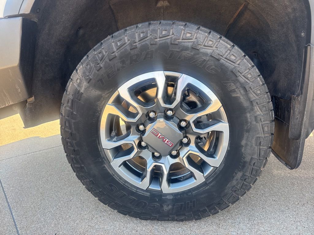 Used 2023 GMC Sierra 2500 SLT w/ SLT Premium Package image 11