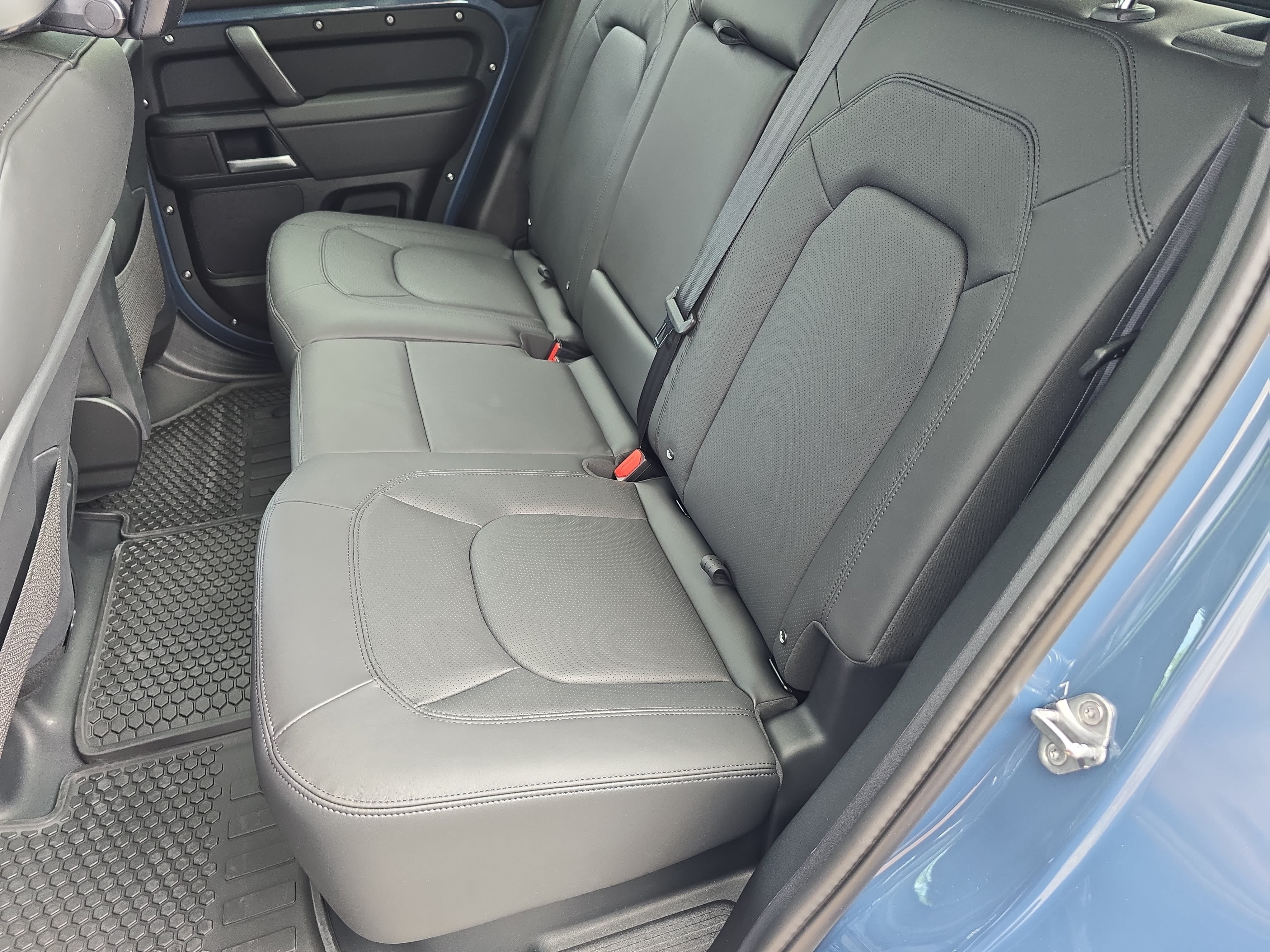 New 2026 Land Rover Defender 110 X-Dynamic SE AWD/4WD image 13