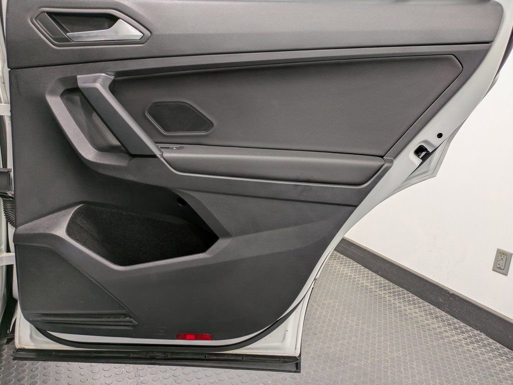 Used 2019 Volkswagen Tiguan SEL w/ 3rd Row Seat Package image 26