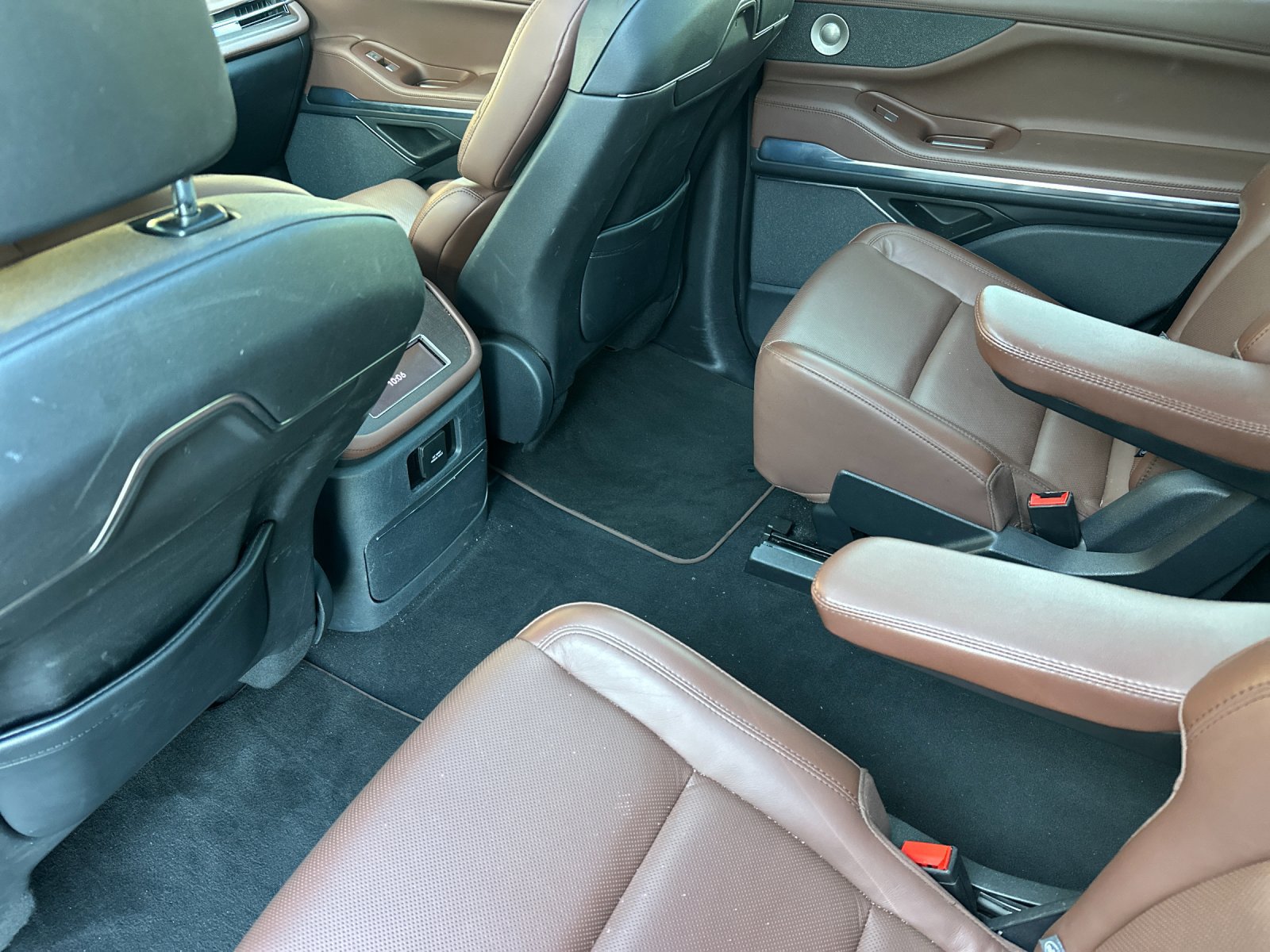 Certified 2025 Lincoln Navigator Reserve AWD/4WD image 13