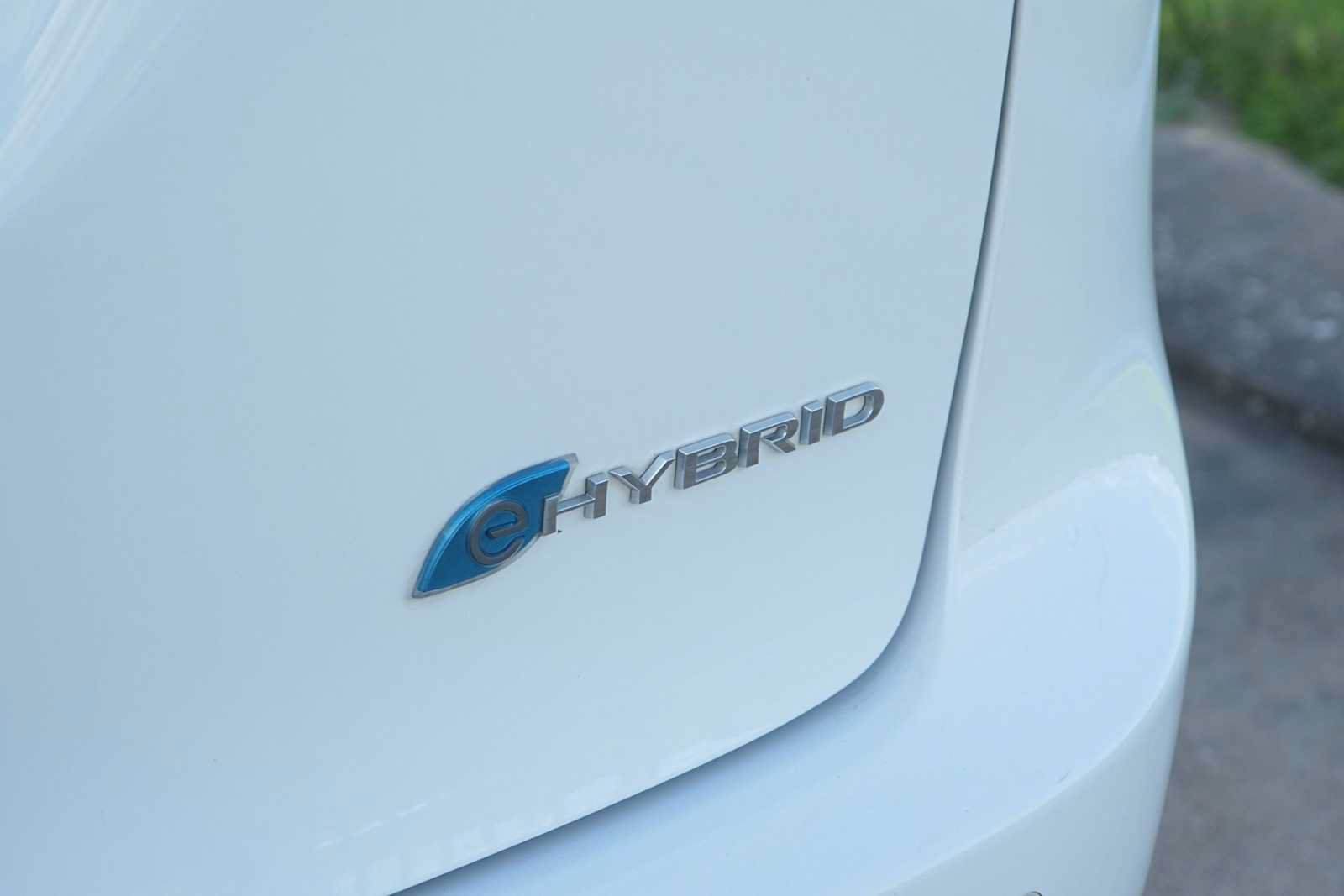 Used 2024 Chrysler Pacifica Limited FWD image 8