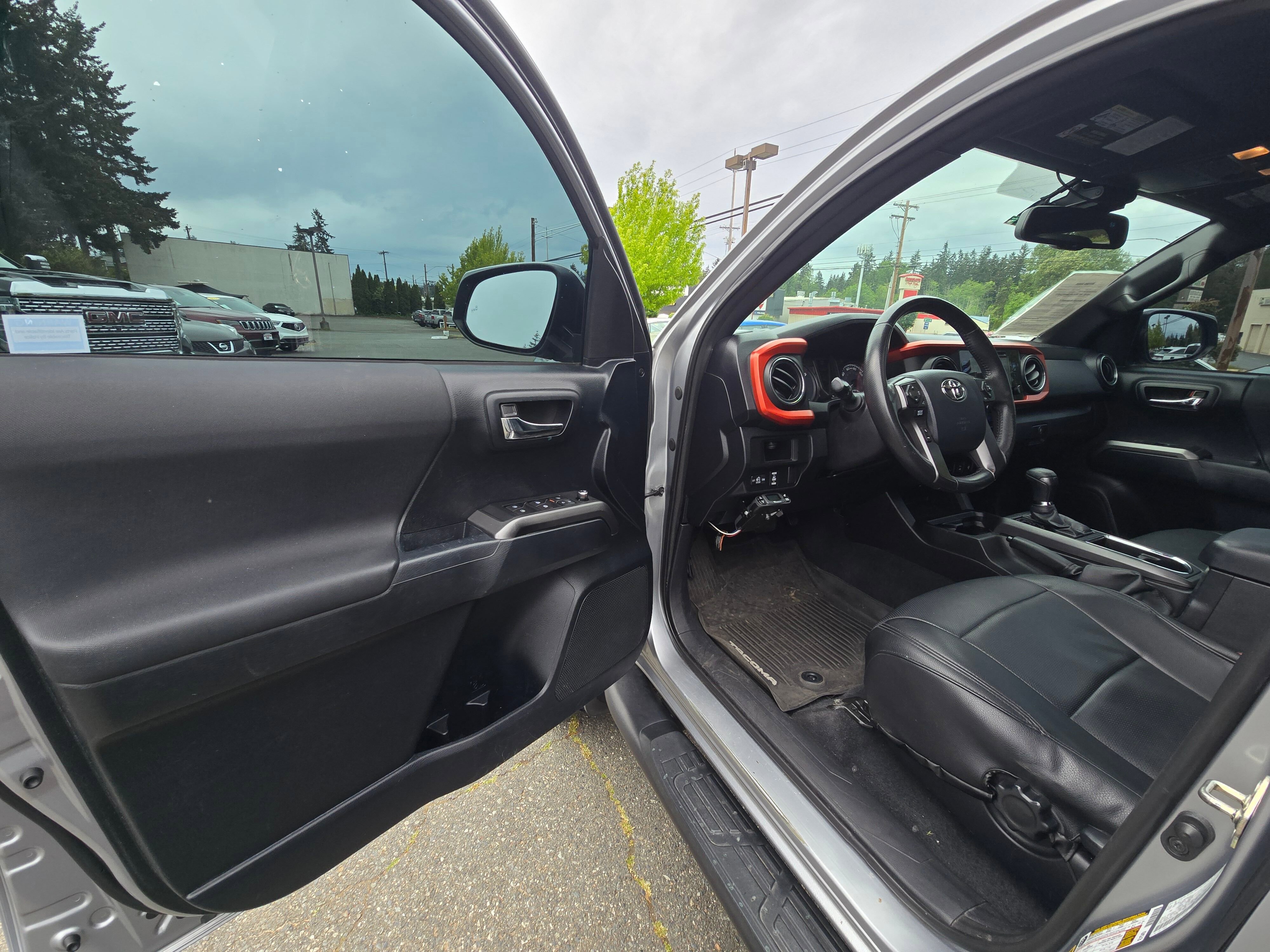 Used 2016 Toyota Tacoma TRD Sport w/ Premium & Technology Package AWD/4WD image 20