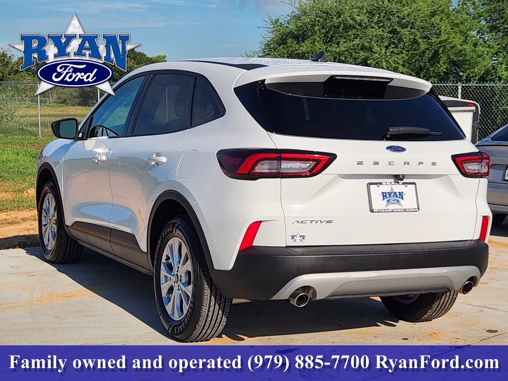 Certified 2025 Ford Escape Active FWD image 3