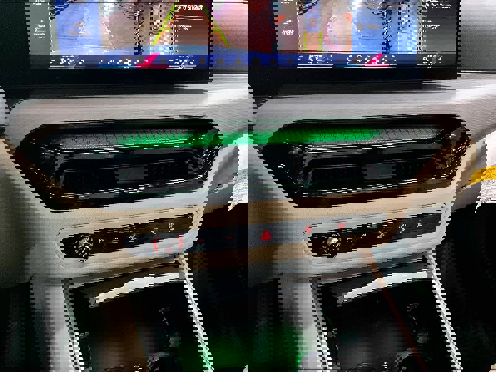 Used 2025 BMW 330i Sedan w/ Premium Package RWD image 33