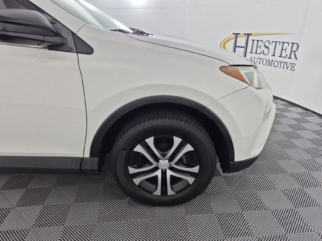 Used 2016 Toyota RAV4 LE FWD image 10