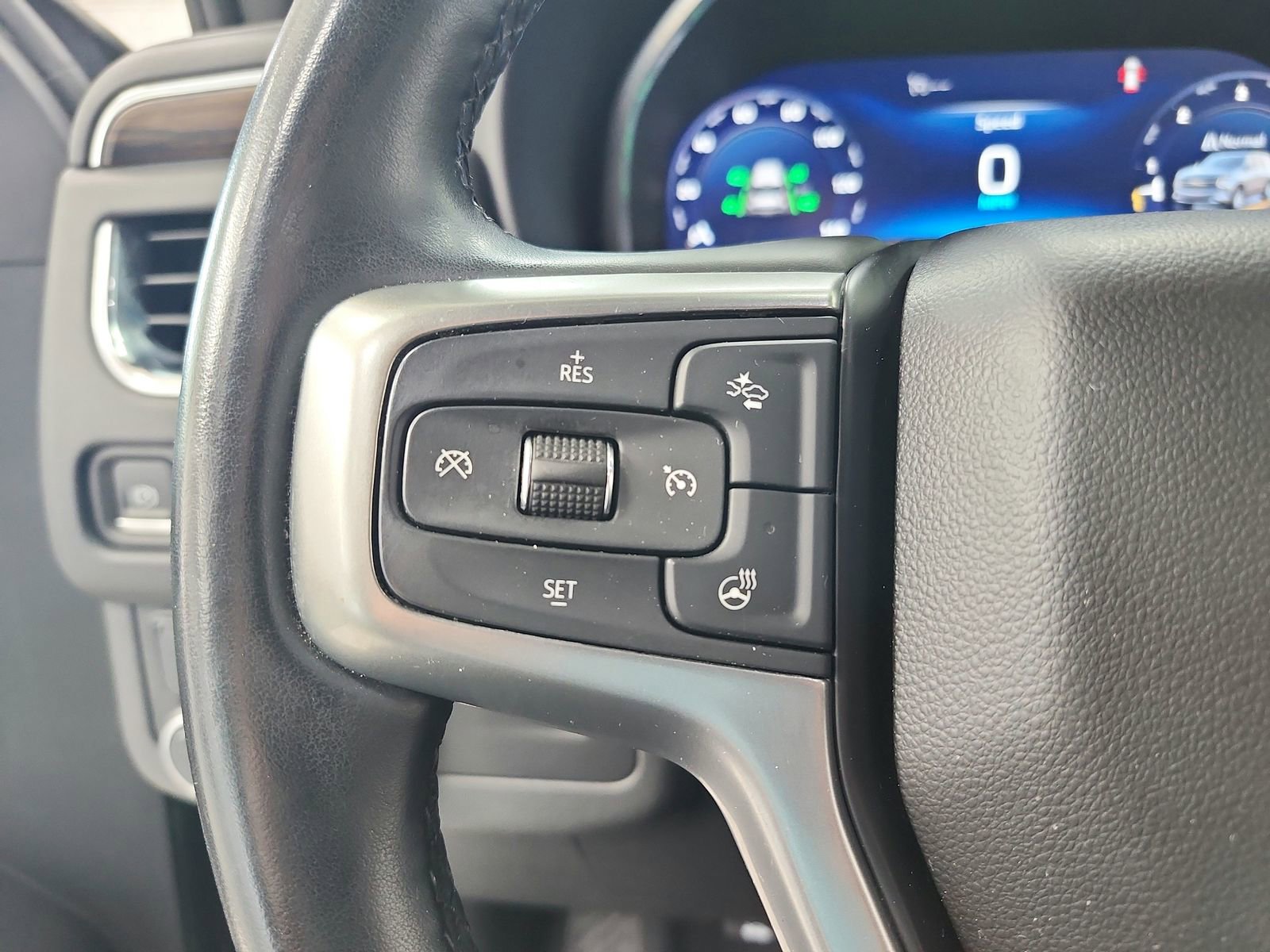 Used 2023 Chevrolet Suburban Premier image 25