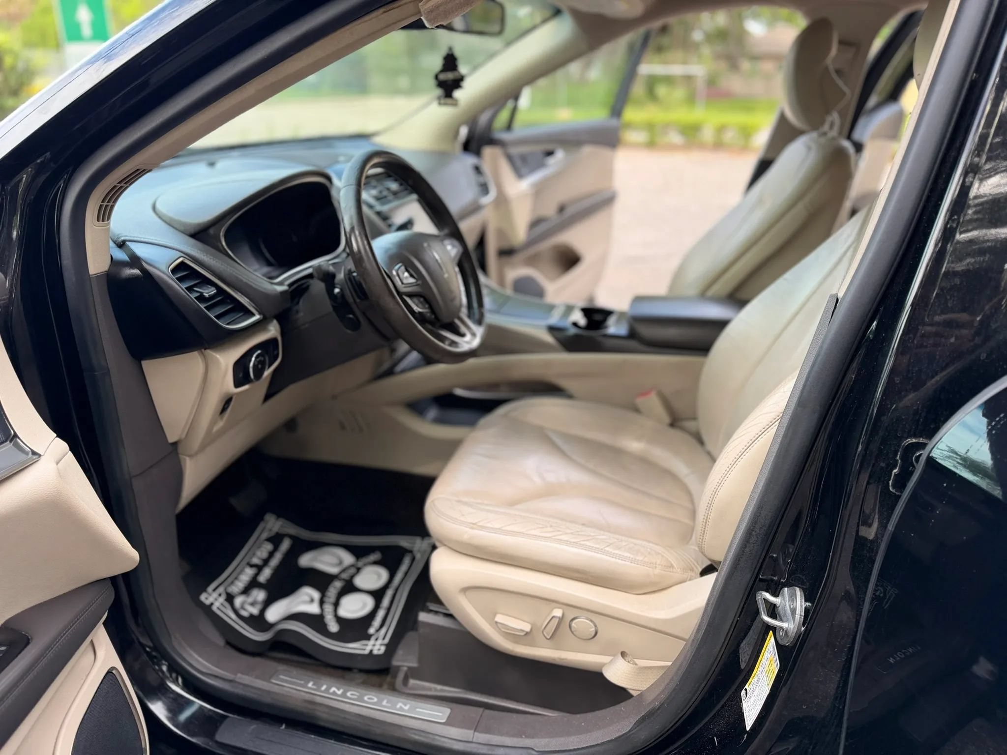 Used 2016 Lincoln MKX Select w/ Select Plus Package AWD/4WD image 7
