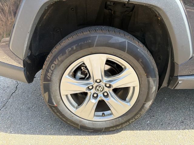 Used 2022 Toyota RAV4 XLE image 17