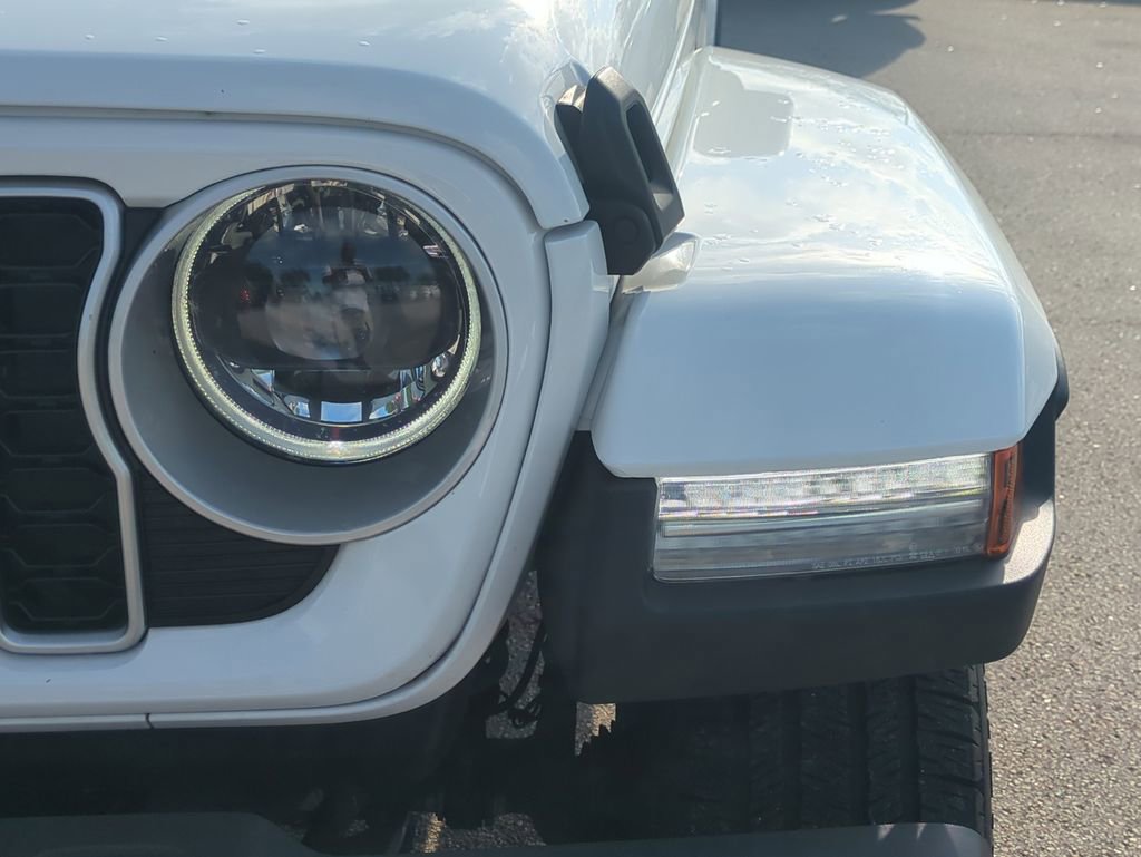 Used 2025 Jeep Wrangler Sahara 4xe image 12