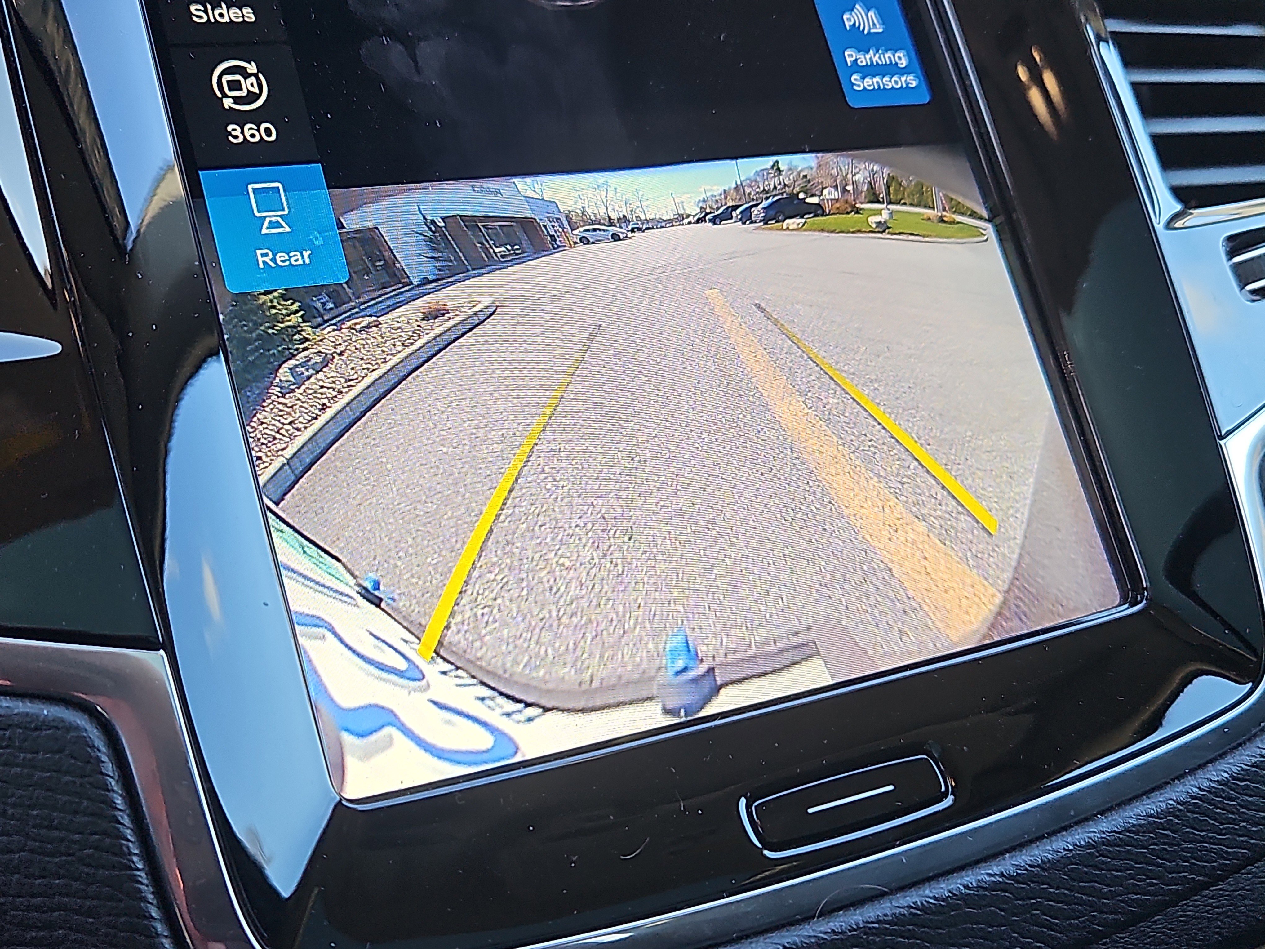 Used 2023 Volvo XC90 B6 Plus w/ Protection Package Premier image 9