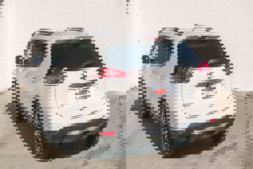 Used 2020 Nissan Rogue SV w/ Premium Package image 9