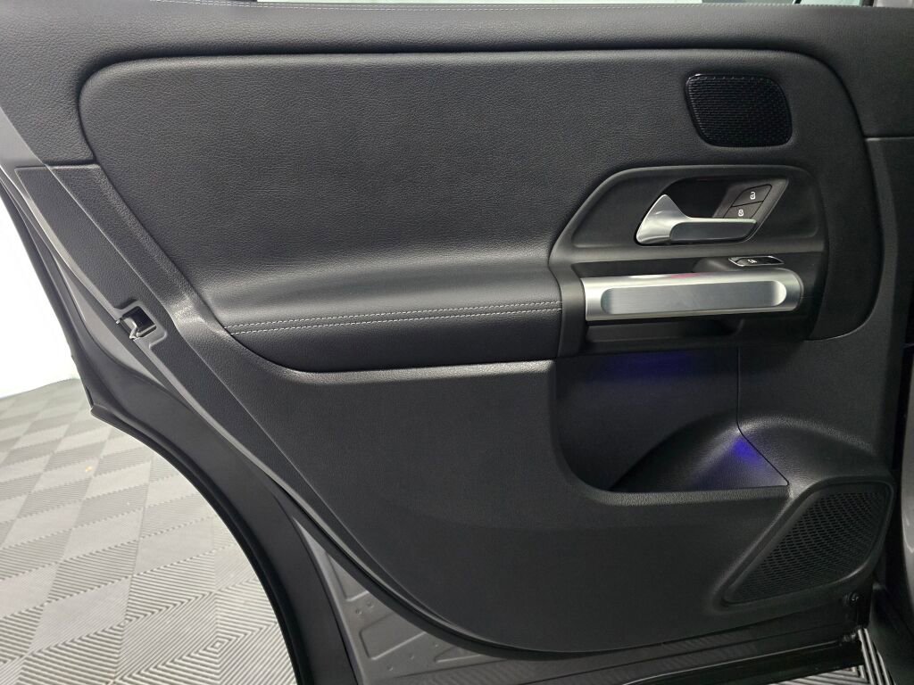 Used 2022 Mercedes-Benz EQB 350 4MATIC image 20