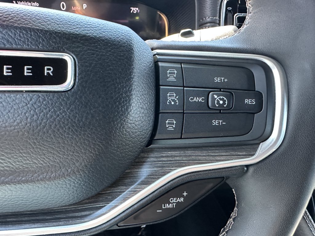 Certified 2024 Jeep Wagoneer L Series II AWD/4WD image 27