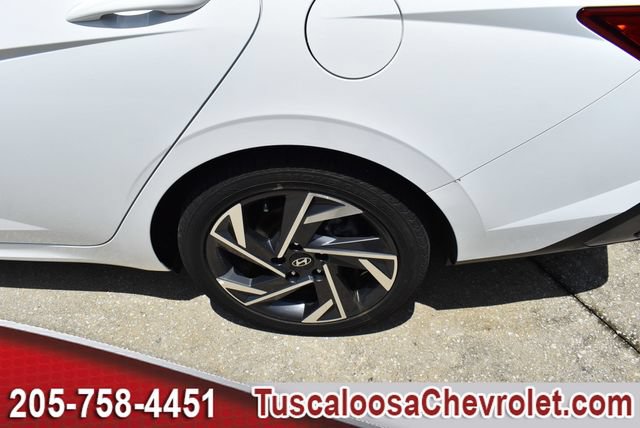 Used 2024 Hyundai Elantra Limited FWD image 16