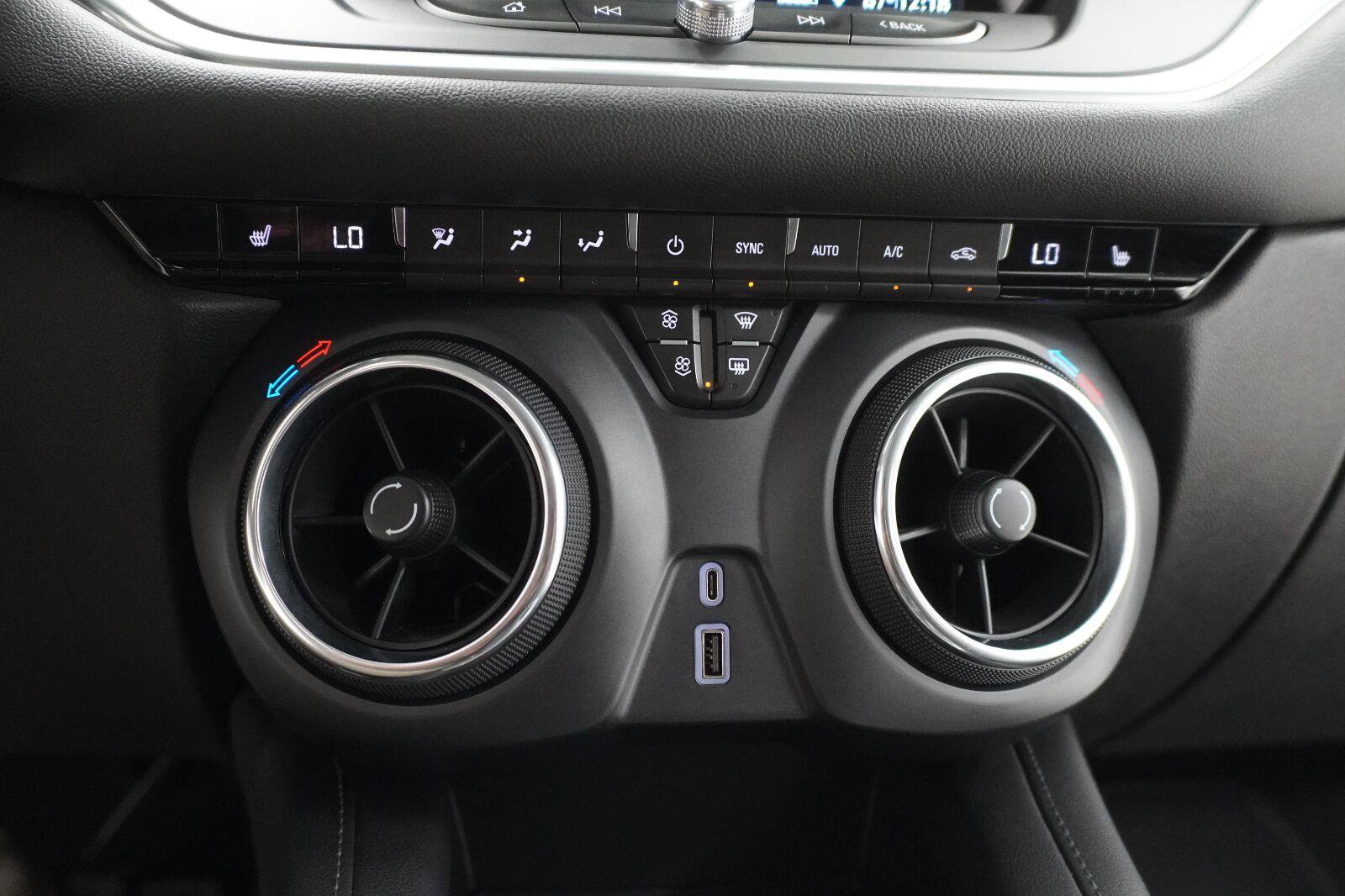 Used 2020 Chevrolet Blazer LT FWD image 17