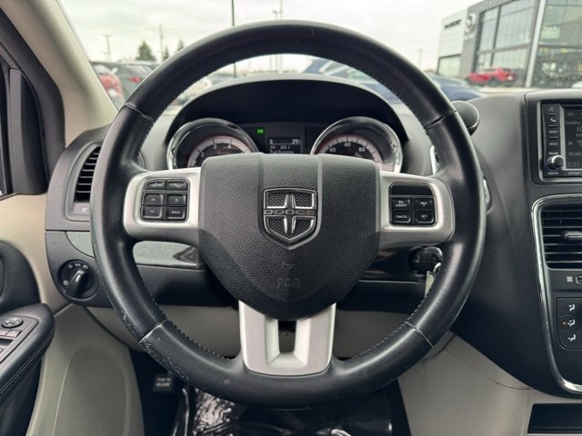 Used 2019 Dodge Grand Caravan SE w/ UConnect Hands-Free Group image 25