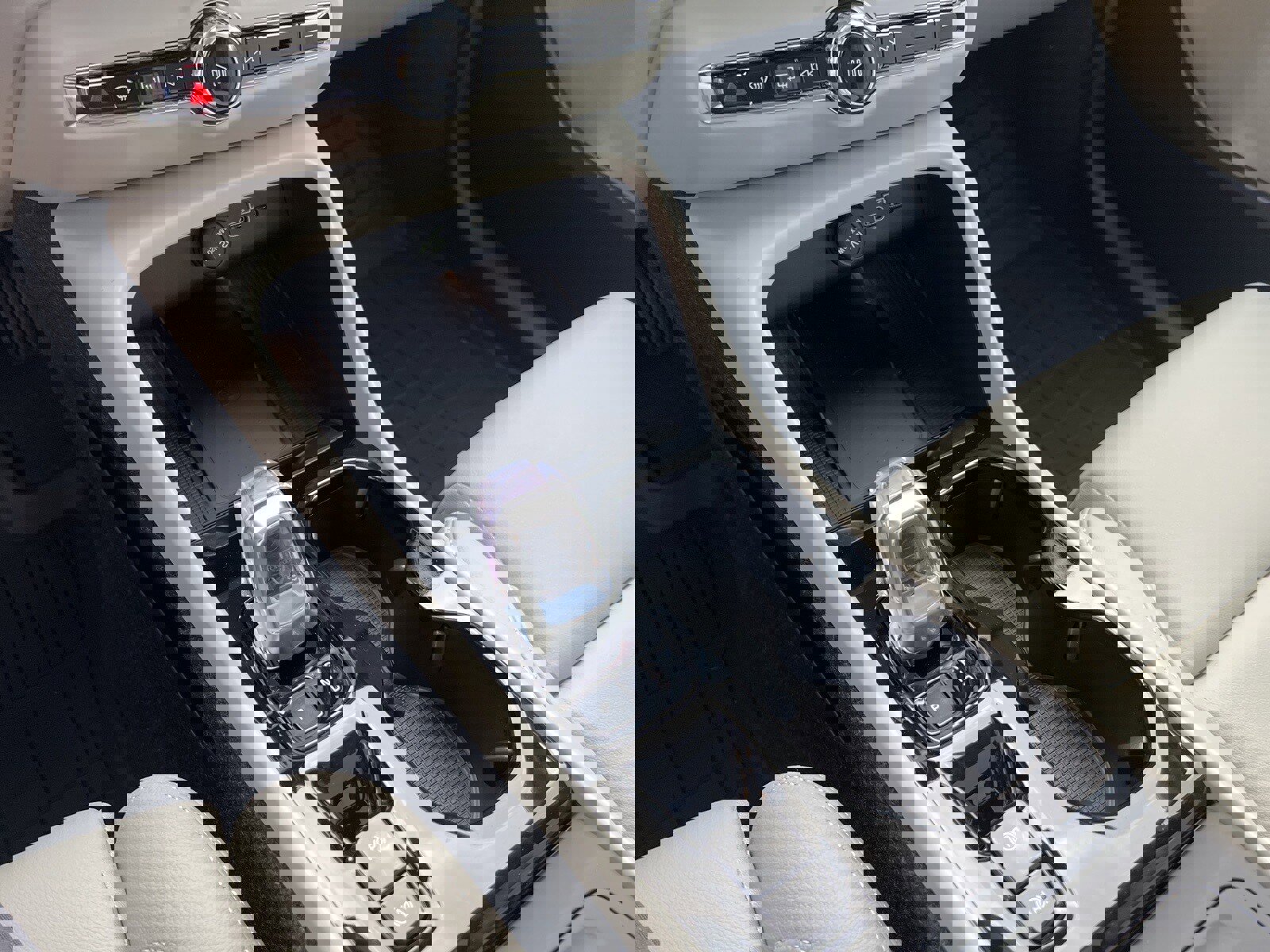 New 2026 Volvo XC40 B5 Ultra w/ Climate Package image 20