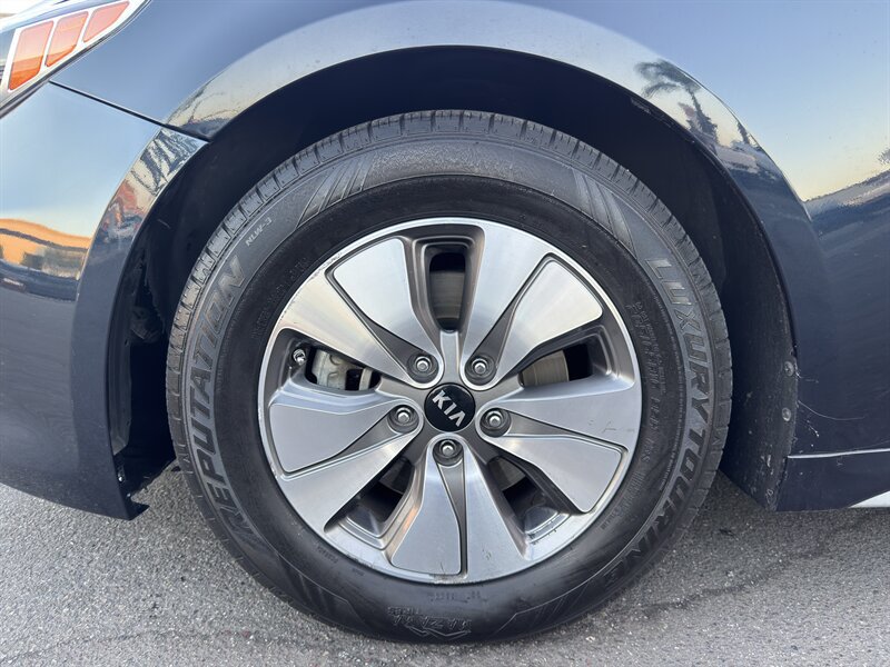 Used 2018 Kia Optima Premium w/ Convenience Package FWD image 8