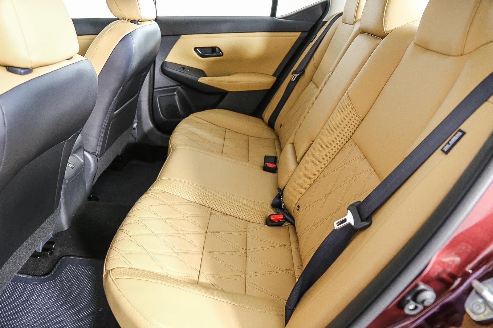 Used 2025 Nissan Sentra SV w/ SV Premium Package FWD image 19