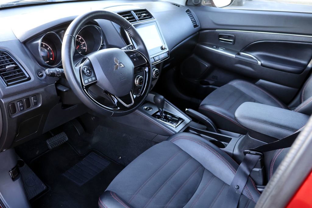 Used 2025 Mitsubishi Outlander Sport ES AWD/4WD image 3