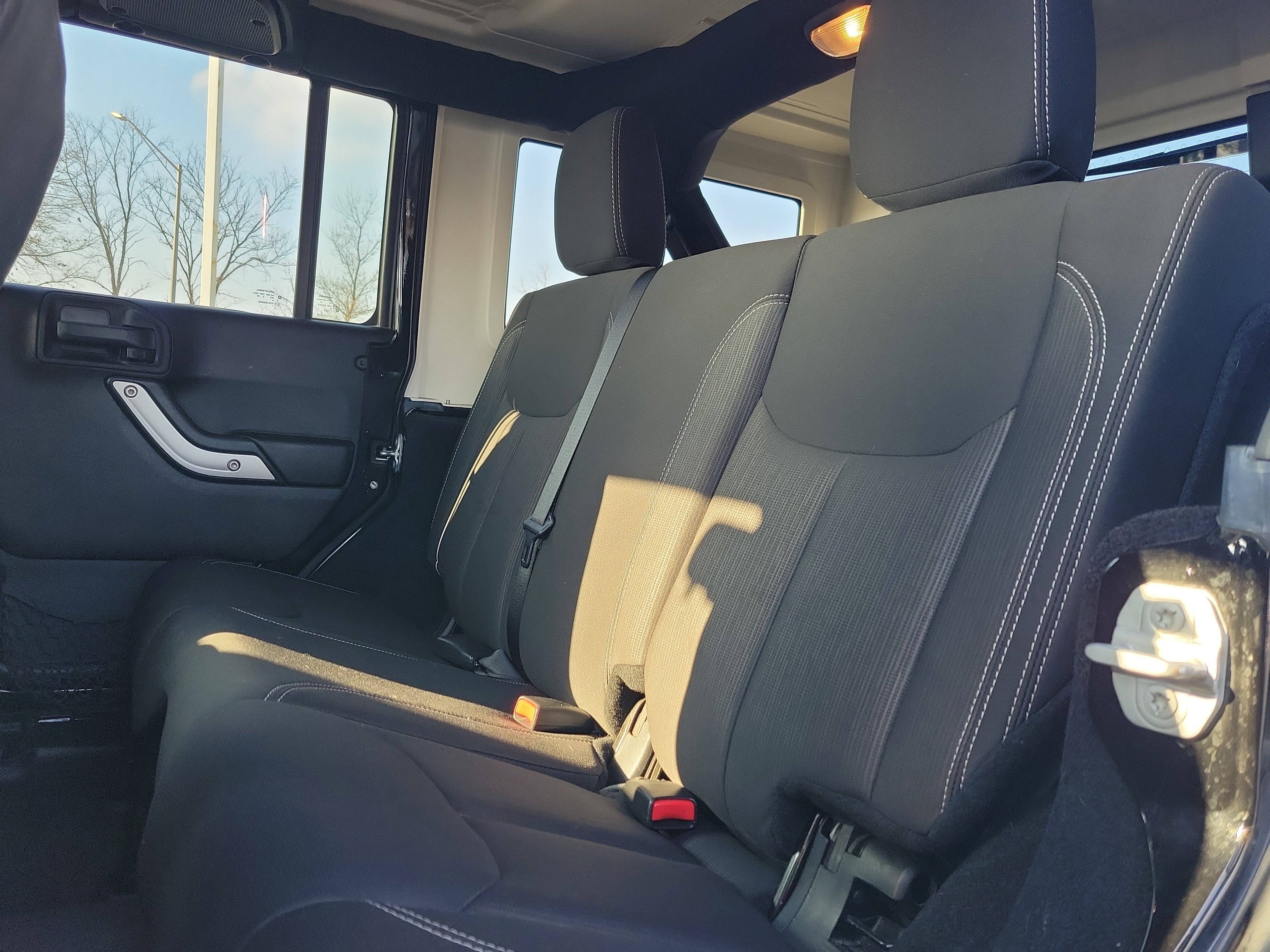 Used 2015 Jeep Wrangler Unlimited Sahara w/ Connectivity Group image 8