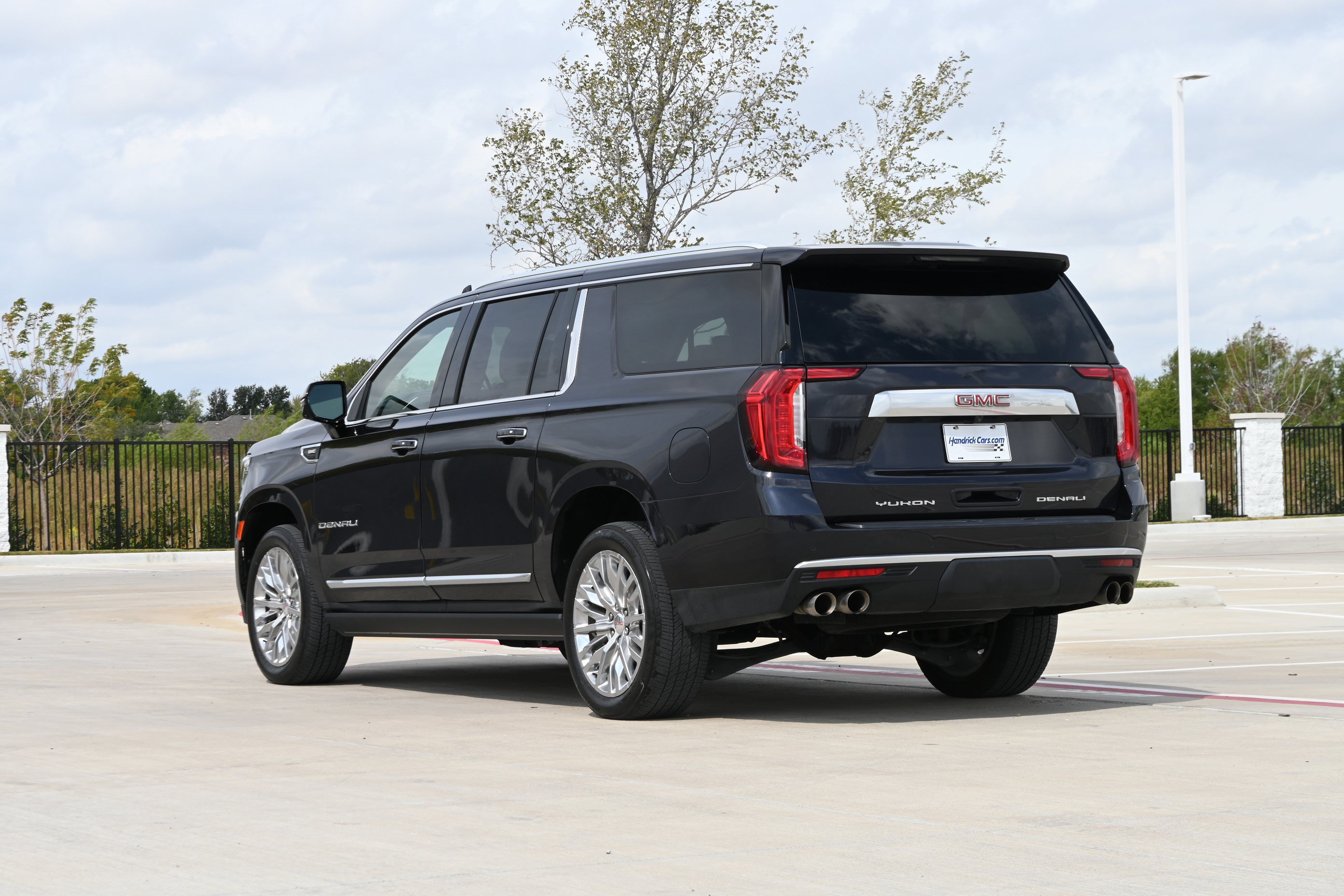 Used 2023 GMC Yukon XL Denali AWD/4WD image 7