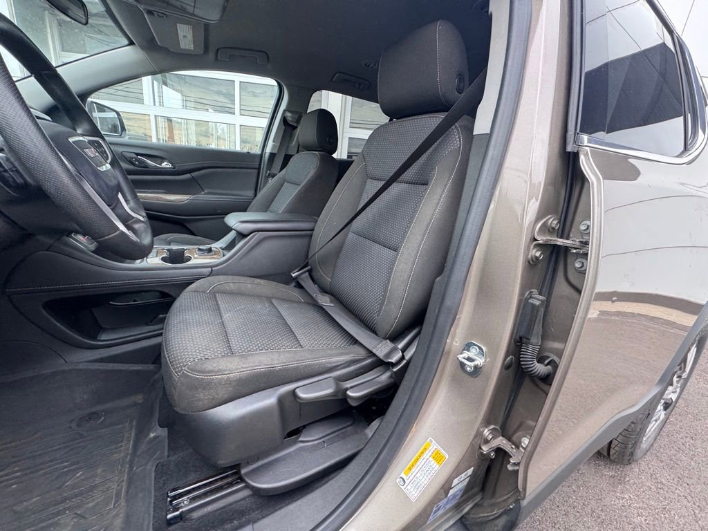 Used 2023 GMC Acadia SLE w/ LPO, Floor Liner Package FWD image 14