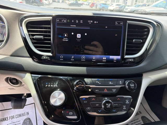 Used 2023 Chrysler Pacifica Touring-L FWD image 19