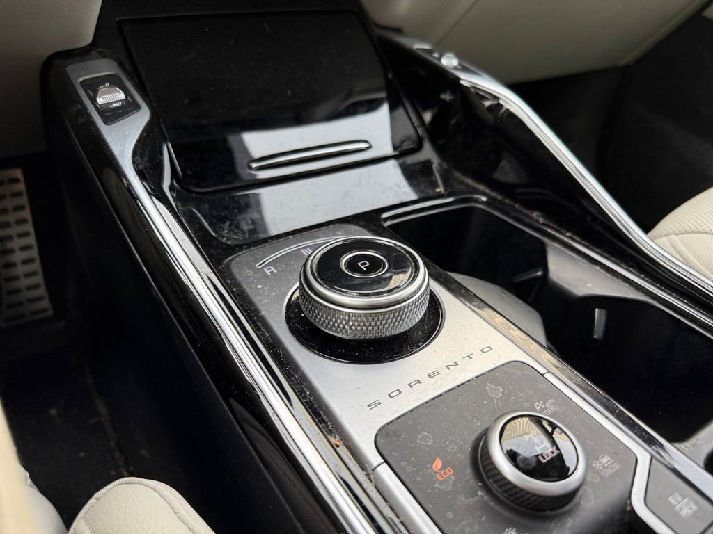 Certified 2022 Kia Sorento SX Prestige w/ Panoramic Sunroof Package image 21