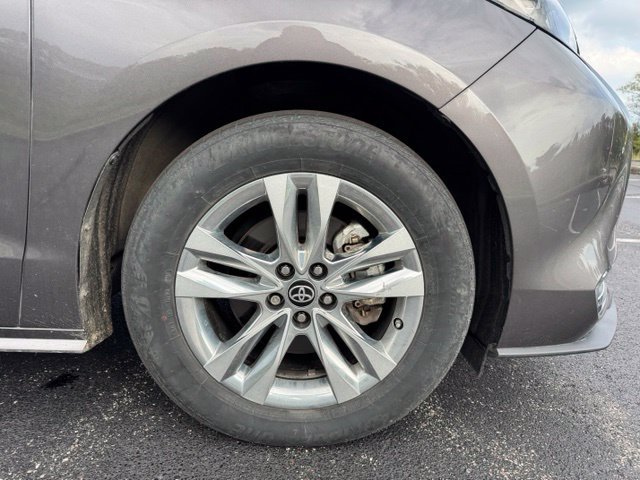 Used 2024 Toyota Sienna XLE w/ XLE Plus Package AWD/4WD image 9