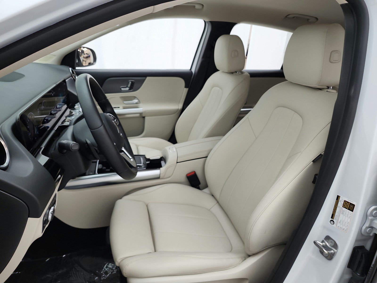 Used 2023 Mercedes-Benz GLA 250 w/ Premium Package image 15