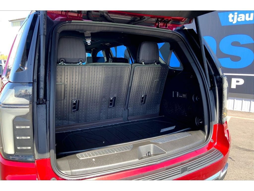 Used 2026 Chevrolet Tahoe High Country AWD/4WD image 11