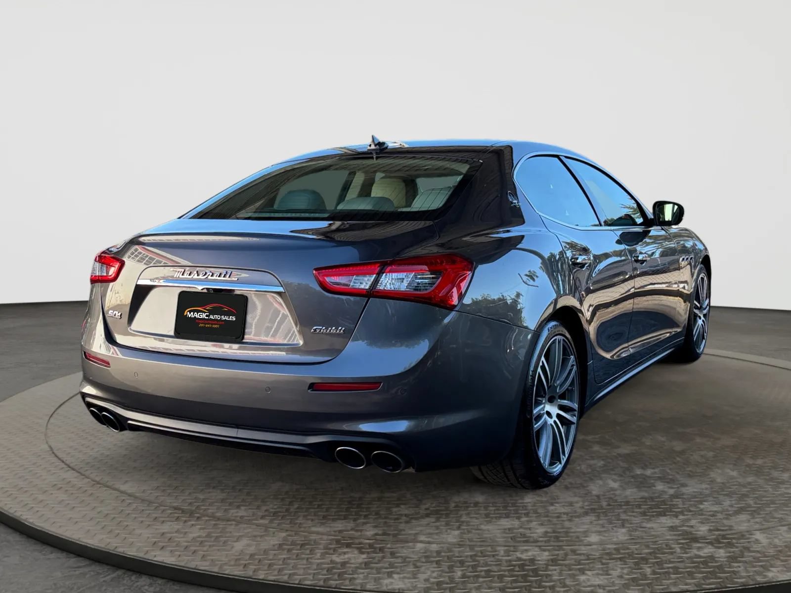 Used 2019 Maserati Ghibli S Q4 AWD/4WD image 10