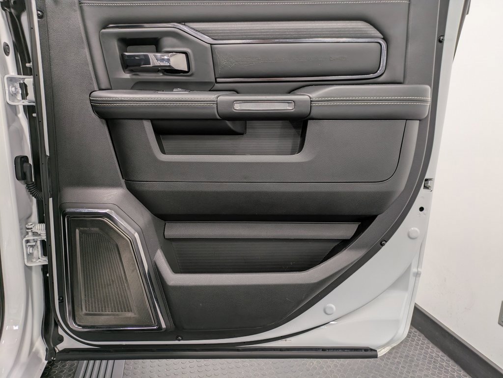 Used 2024 RAM 2500 Limited image 25