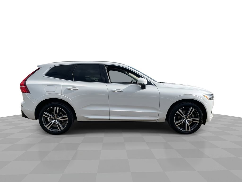 Used 2021 Volvo XC60 T5 Momentum w/ Premium Package image 9