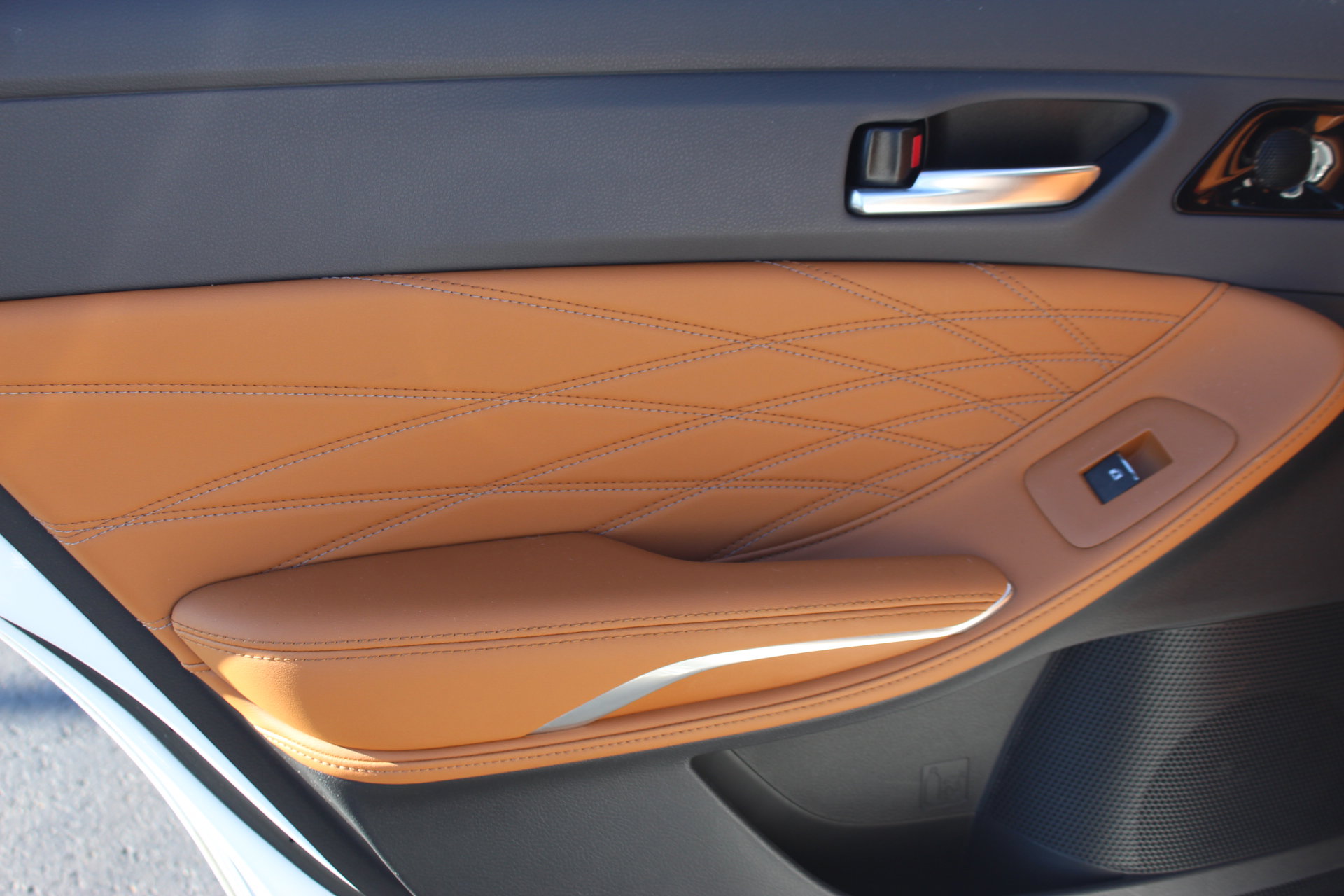 Used 2020 Toyota Avalon Limited image 27