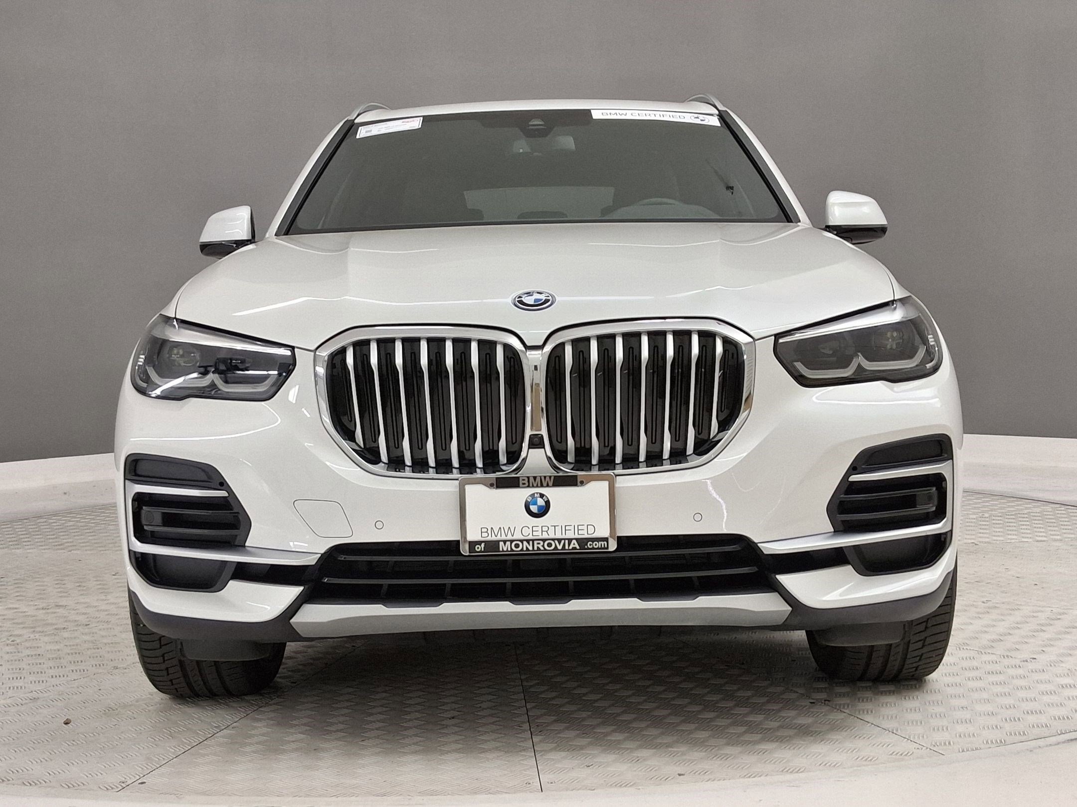 Certified 2023 BMW X5 xDrive45e w/ Luxury Seating Package AWD/4WD image 4