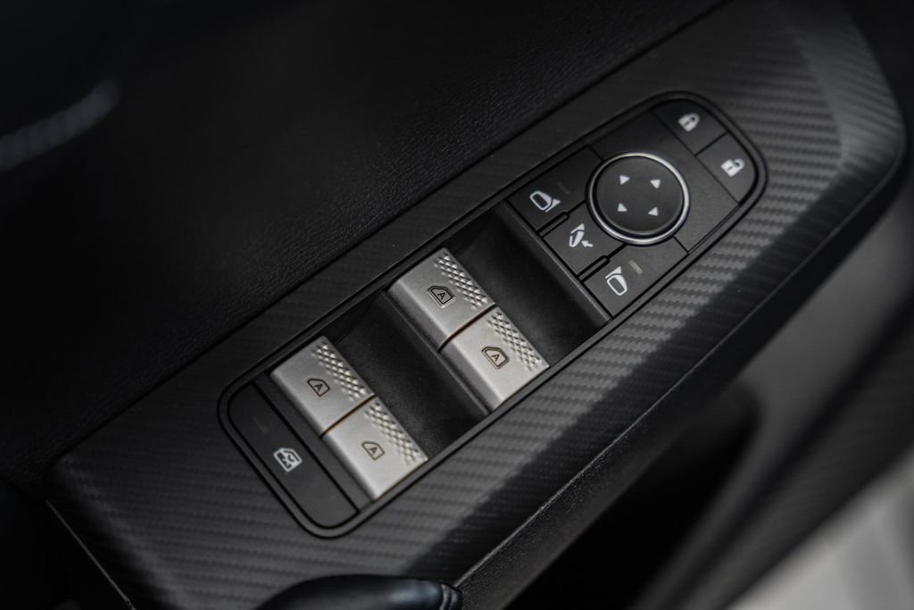 Used 2023 Mitsubishi Outlander SE Black Edition image 39