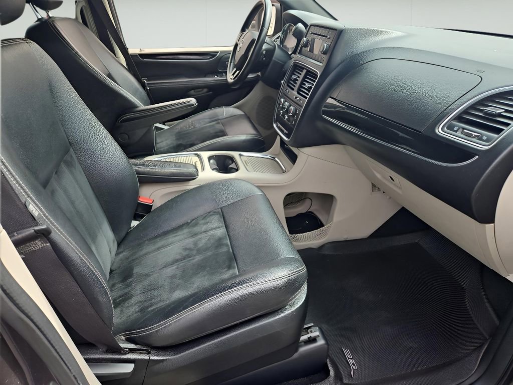 Used 2017 Dodge Grand Caravan SXT FWD image 11